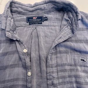 Vineyard vines button up shirt
